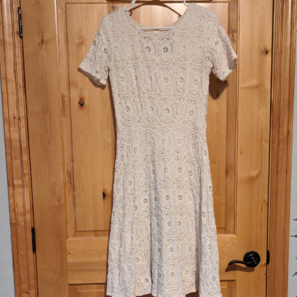 Elegant And Beautiful GUC Elegant Cream Lace Dress